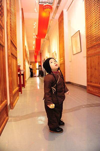 书谱护国公学中的小学子。